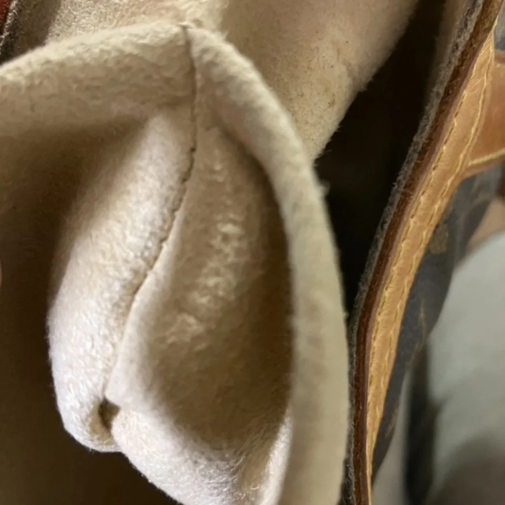 Authentic Louis Vuitton Leonor. Extra Strap Included. - Picture 9 of 10